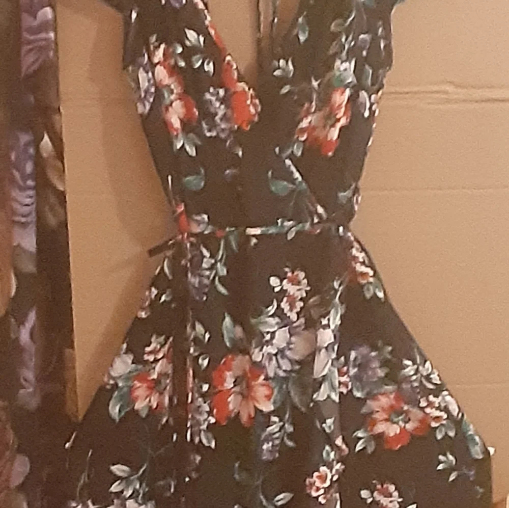 DRESS SIZE XS - Picture 2 of 4